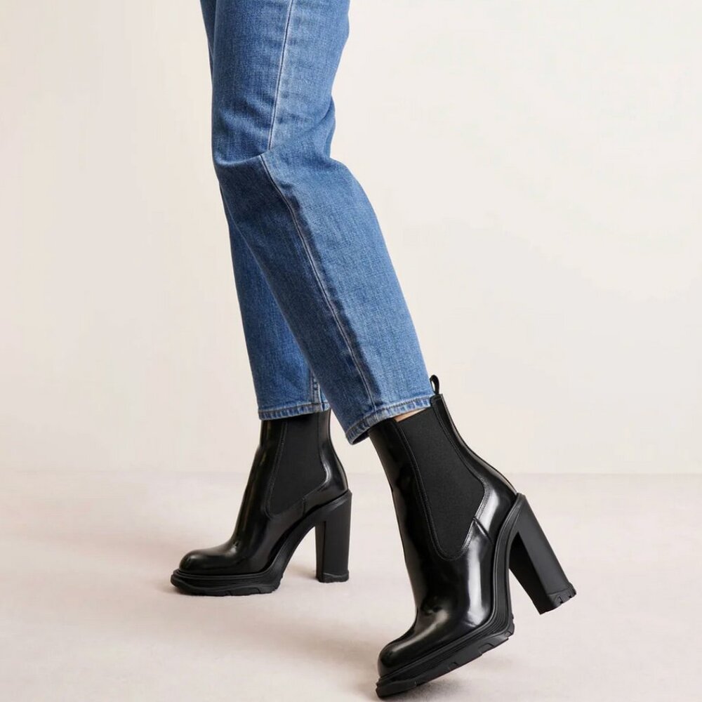 Alexander Mcqueen heeled chelsea boots new in box